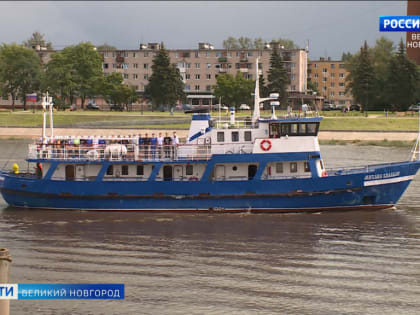Теплоход «Михаил Балабан» с воспитанниками морского центра капитана Варухина на борту отправился в очередной поход.