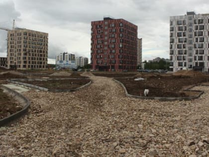 В парке «Чистые пруды» продолжается строительство пешеходных дорожек