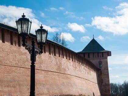 На центральных объектах Великого Новгорода включат архитектурную подсветку,  а в кремлёвском парке поставят верёвочный парк