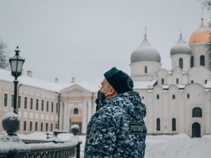 Около 100 новгородских росгвардейцев обеспечили правопорядок во время празднования Рождества Христова