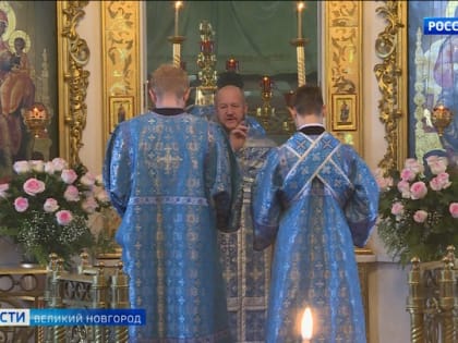 14 октября по новому стилю Русской Православной Церковью празднуется Покров Пресвятой Богородицы и Приснодевы Марии