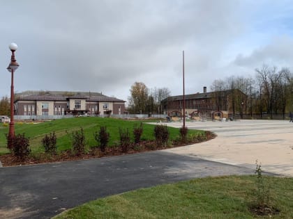 Площадь имени 1 мая в Боровичах преобразилась