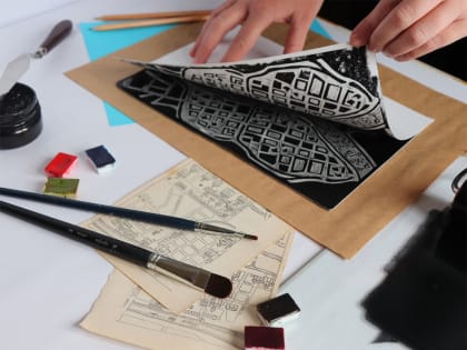 На мастер-классе в музее можно изобразить план Новгорода в технике линогравюры