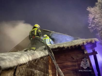 На пожаре в поселке Пролетарий спасены 4 человека