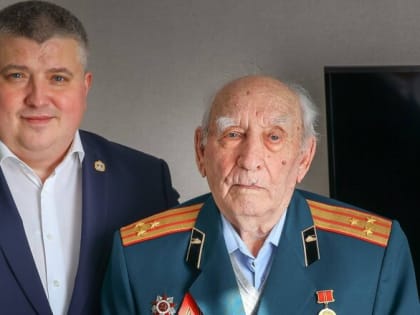 Врио губернатора Новгородской области передал новый китель ветерану Великой Отечественной войны