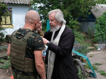 Протоиерей Игорь Беловенцев посетил новгородских бойцов в зоне проведения СВО