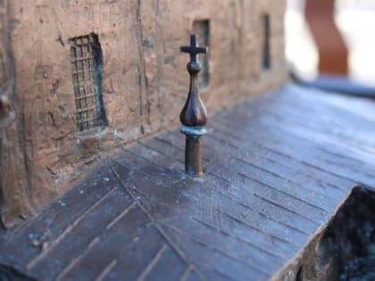 Кресты на макете Знаменской площади на Ильной улице восстановлены