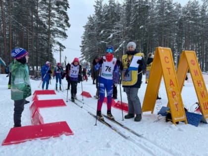 28 спортсменов из Великого Новгорода стали призерами соревнований федерации лыжных гонок региона «Рождественская гонка»