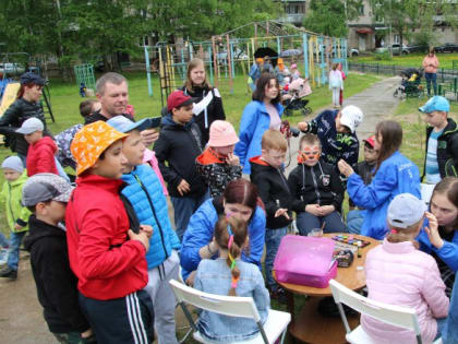 При поддержке депутатов в Великом Новгороде проходят детские дворовые праздники