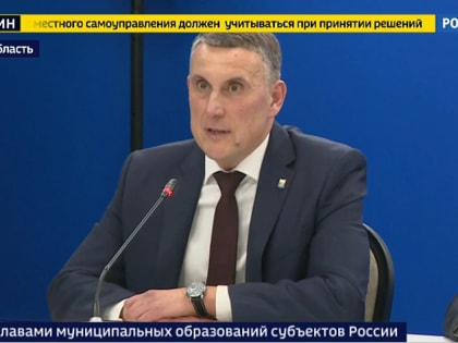 Владимир Путин поддержал просьбу мэра Великого Новгорода Александра Розбаума о продлении программы передачи школьных автобусов регионам