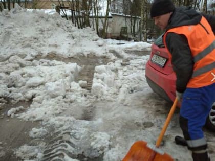 Вице-мэр Великого Новгорода Владимир Ерёмин призвал более жёстко наказывать подрядчиков за некачественную уборку