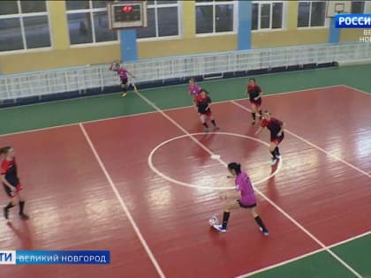 В эти дни  проходит Чемпионат Великого Новгорода среди женских команд по мини-футболу