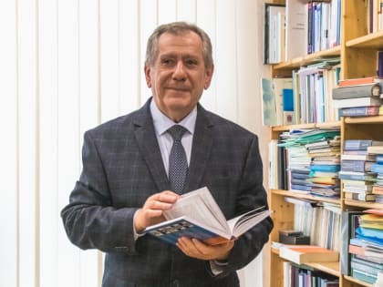 Новгородский учёный Михаил Певзнер стал «Профессором года 2022»