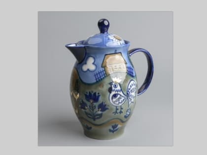 Новгородцев приглашают полюбоваться чашками, домиками и цветочками в необычных произведениях из фарфора