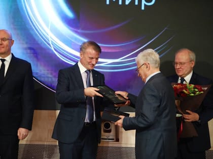 Сбер вручил награды лауреатам первой Научной премии