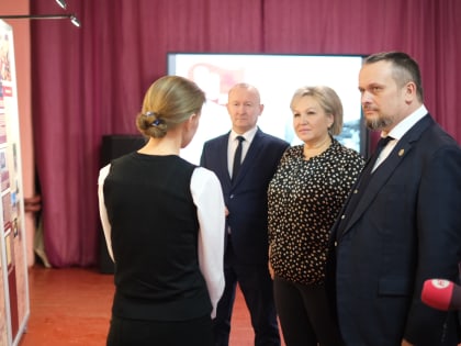 Андрей Никитин посетил в Батецком районе архивную выставку «Мы помним…»