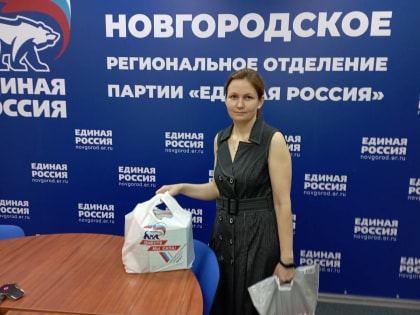 "Единая Россия" помогла беженке из Украины с подготовкой дочери к школе