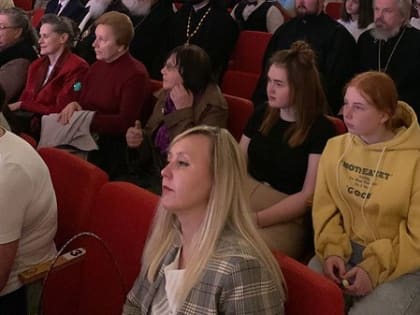 Митрополит Лев поздравил участников фестиваля «Пасхальный глас» в Боровичах
