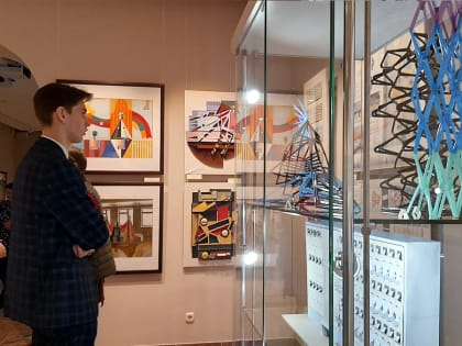 В Великом Новгороде начала работать выставка, посвящённая 25-летию кафедры дизайна НовГУ