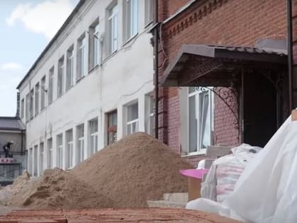 В Крестцах капитально ремонтируют школу №1