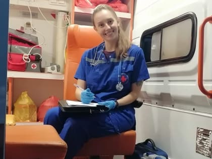 Врач новгородской скорой успешно реанимировала пациента с остановившимся сердцем