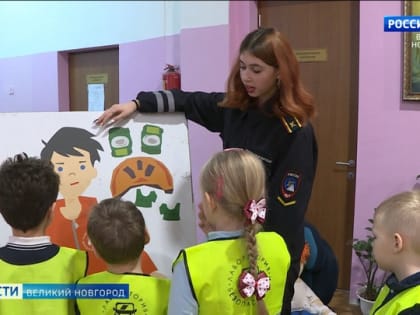В новгородской школе №20 прошел урок безопасного поведения на дороге