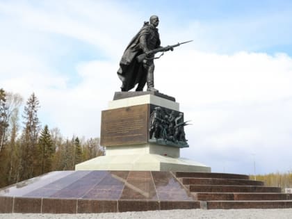 Андрей Никитин возложил цветы на мемориале на трассе М11