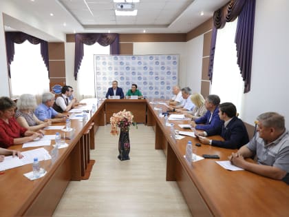 Новгородская областная Дума и Новгородская областная Федерация профсоюзов обсудили меры поддержки медработников и работников лесного хозяйства