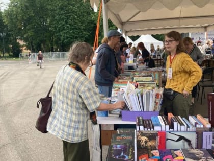 На книжном фестивале новгородцы могут поучаствовать в благотворительной акции