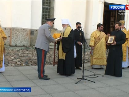 Сотрудники регионального управления МЧС вместе со священнослужителями отметили День иконы Божьей Матери "Неопалимая купина"