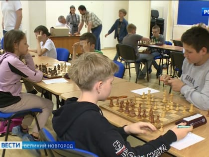 Около 150-ти человек из девяти регионов России приехали на шахматный фестиваль "Господин Великий Новгород"