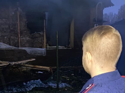 Следователи проводят проверку по факту обнаружения погибшей на пожаре в Демянске