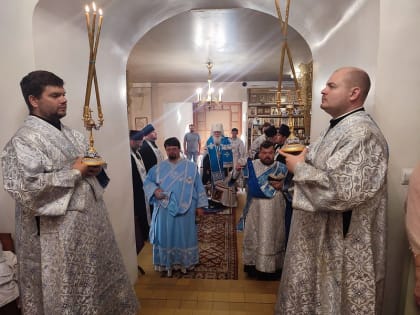 Митрополит Лев совершил всенощное бдение в канун праздника Успения Пресвятой Богородицы