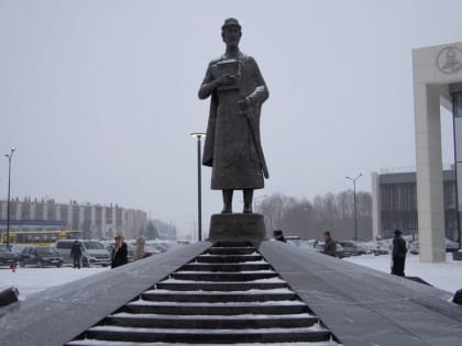 Памятник Ярославу Мудрому открыли у Новгородской технической школы