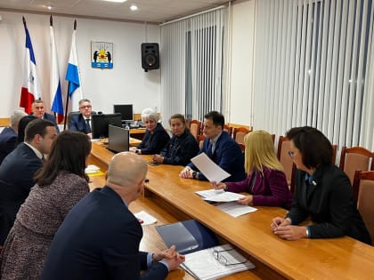 Депутаты обсудили с мэром бюджет города перед вторым чтением