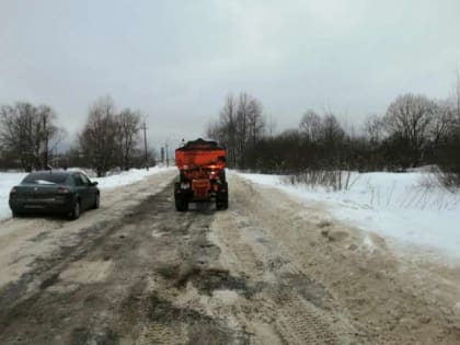 В Великом Новгороде расчистили от снега Рождественское и Деревяницкое кладбища