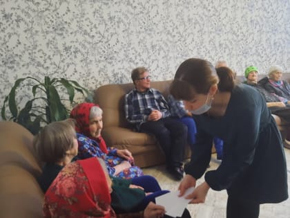 Получатели социальных услуг проживающие в стационарном отделение социального обслуживания граждан вспоминали особенности праздника