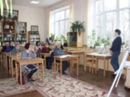 28 апреля в читальном зале библиотеки в очередной раз состоялось заседание клуба любителей литературы «Читальня на Крестецкой»