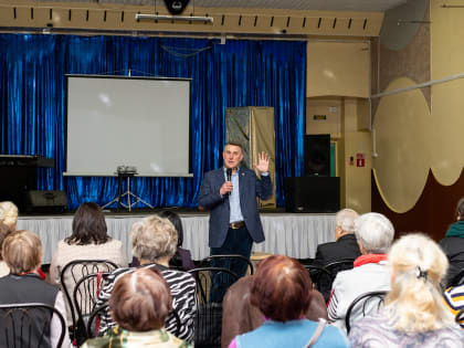 Мэр и жители Торговой стороны обсудили развитие города и активной гражданской позиции
