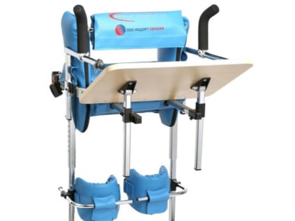 Маленький новгородец получил параподиум для реабилитации благодаря фонду «Круг добра»