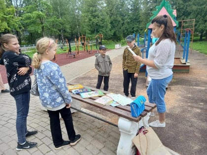 Дружно книжки мы читаем, на вопросы отвечаем...