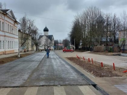 В Великом Новгороде возобновили реконструкцию Ильиной улицы