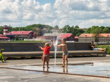 Жара и влажность готовят испытание для жителей и гостей Великого Новгорода