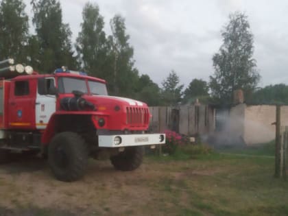 На пожаре в Валдайском районе мужчина получил ожоги