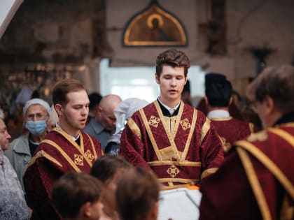 Епископ Арсений совершил Литургию в храме целителя Пантелеимона на улице Тихвинской