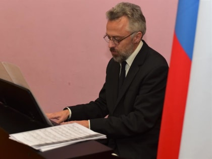 "Флагман в духовной работе". Школа № 20 имени Кирилла и Мефодия отмечает 25-летие