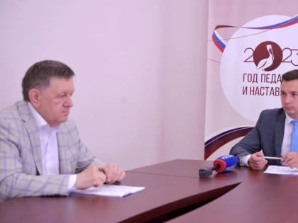 В Новгородской области 225 выпускников школ получили аттестаты с отличием