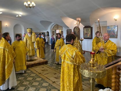 Митрополит Лев совершил Литургию в день памяти святителя Тихона Задонского