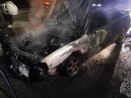 На улице Нехинской в Великом Новгороде вчера горел автомобиль
