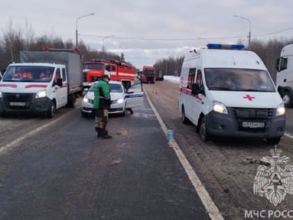 На месте ДТП на М10 в Чудовском районе организовали реверсивное движение